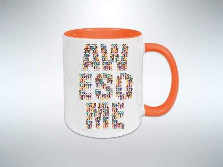 Weiße Nerd Merch Keramiktasse mit orangefarbenem Griff und Innenbereich, bedruckt mit dem Wort 'AWESOME' aus bunten Figuren.